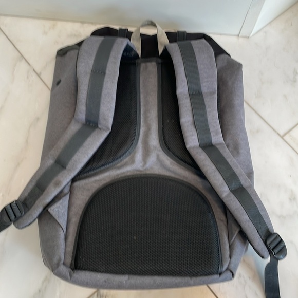 Herschel Supply Company gray cinch-top backpack - Picture 4 of 8